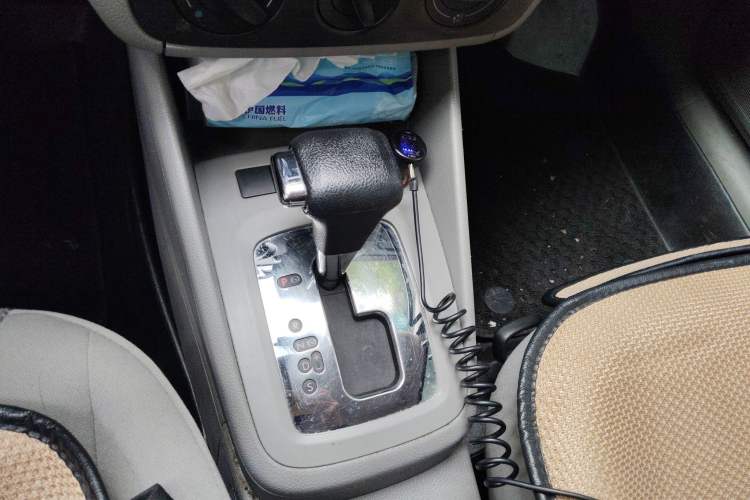 Used Volkswagen Bora 2012 1.6L Automatic Fashion Edition Gear Lever