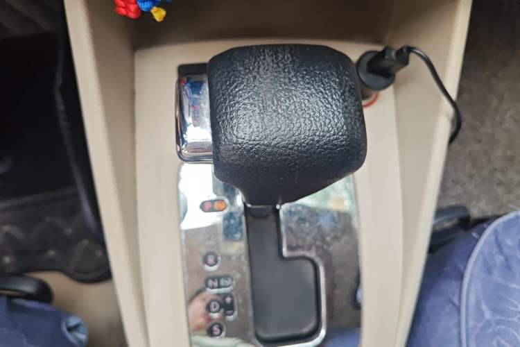 Used Volkswagen Bora 2012 1.6L Automatic Fashion Edition Gear Lever