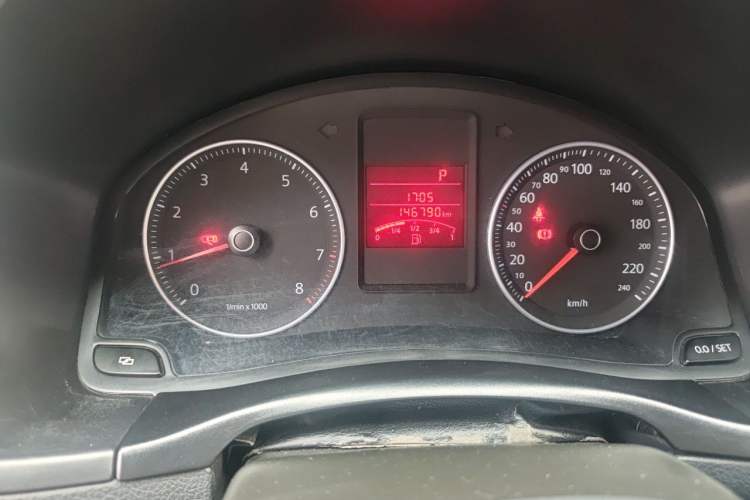 Used Volkswagen Bora 2012 1.4T Automatic Luxury Version Odometer Close Up