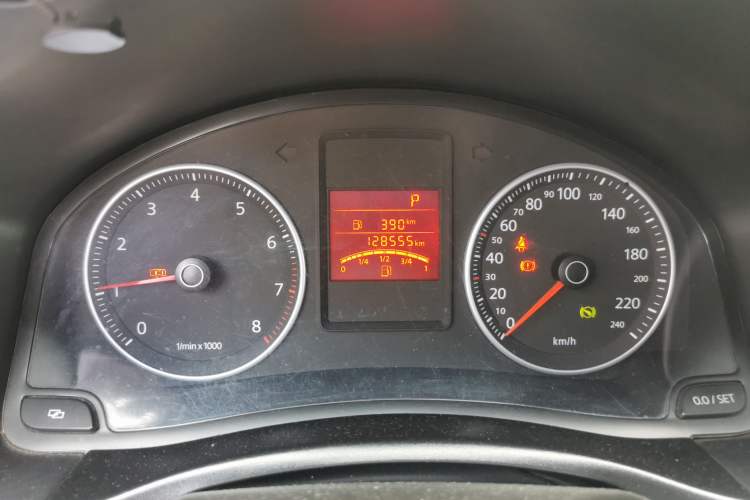 Used Volkswagen Bora 2012 1.6L Automatic Comfort Edition Odometer Close Up