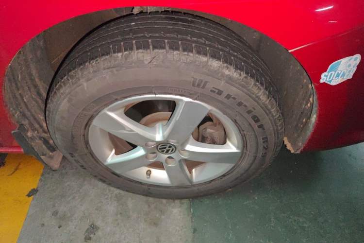 Used Volkswagen Bora 2012 1.6L Automatic Fashion Edition Right Front Wheel Hub