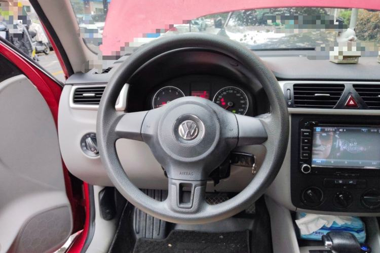 Used Volkswagen Bora 2012 1.6L Automatic Fashion Edition Steering Wheel
