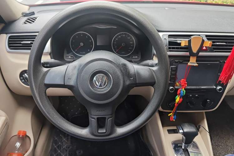 Used Volkswagen Bora 2012 1.6L Automatic Fashion Edition Steering Wheel
