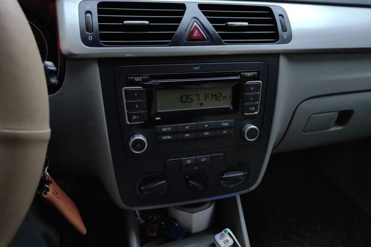 Used Volkswagen Bora 2012 1.6L Manual Stylish & Great Value Edition Audio And AC Panel