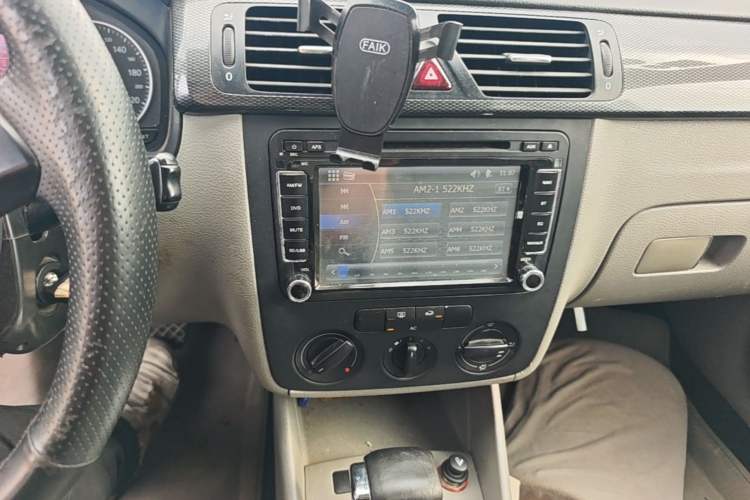 Used Volkswagen Bora 2012 1.6L Automatic Comfort Edition Audio And AC Panel