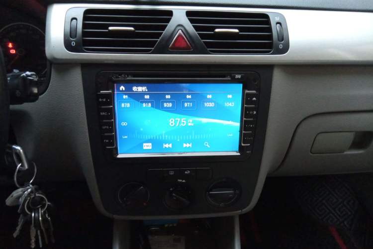 Used Volkswagen Bora 2012 1.6L Manual Fashion Edition Audio And AC Panel