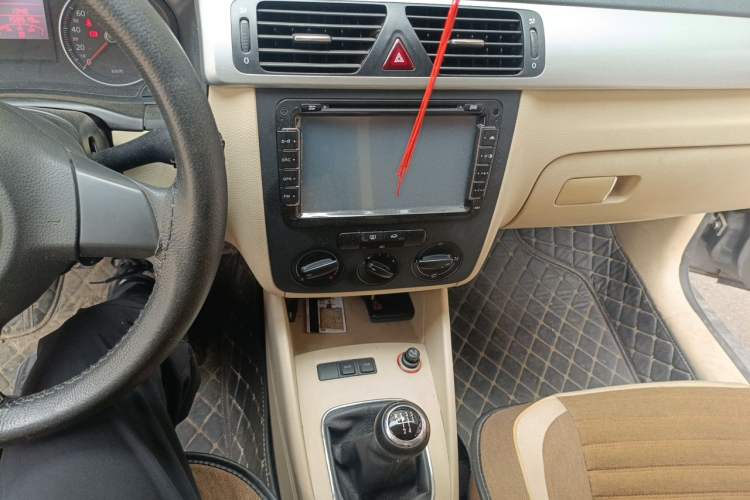 Used Volkswagen Bora 2012 1.6L Manual Fashion Edition Audio And AC Panel