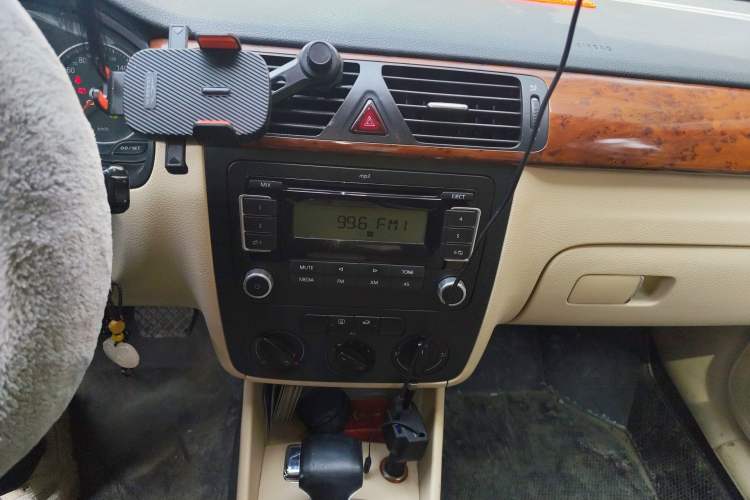 Used Volkswagen Bora 2012 1.6L Automatic Comfortable Value Edition Audio And AC Panel