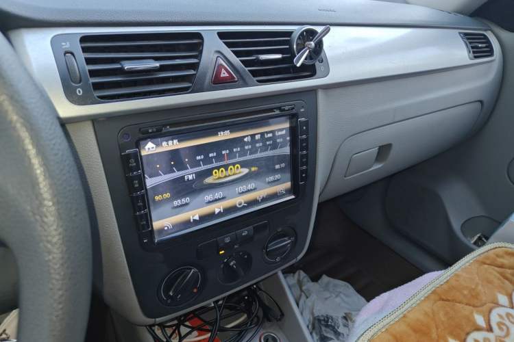 Used Volkswagen Bora 2012 1.6L Manual Fashion Edition Audio And AC Panel