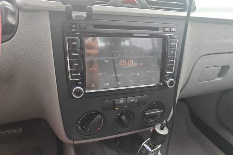 Used Volkswagen Bora 2012 1.6L Automatic Fashion Edition Audio And AC Panel