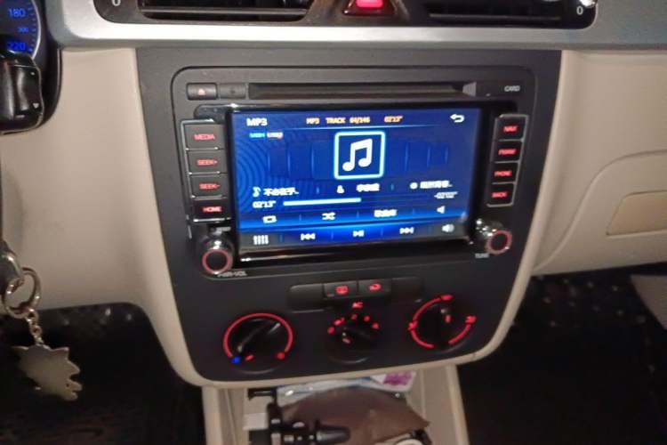 Used Volkswagen Bora 2012 1.6L Manual Fashion Edition Audio And AC Panel