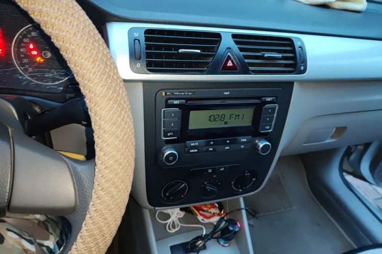 Used Volkswagen Bora 2012 1.6L Manual Fashion Edition Audio And AC Panel