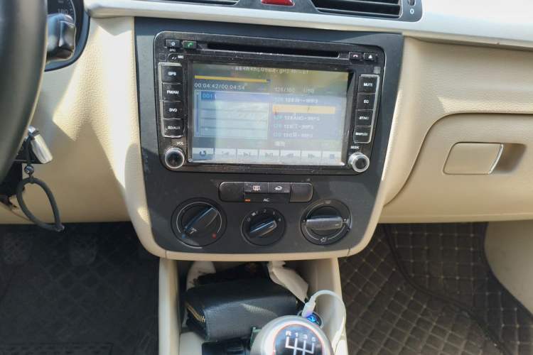 Used Volkswagen Bora 2012 1.6L Manual Stylish & Great Value Edition Audio And AC Panel