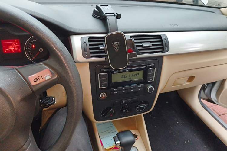 Used Volkswagen Bora 2012 1.6L Automatic Fashion Edition Audio And AC Panel