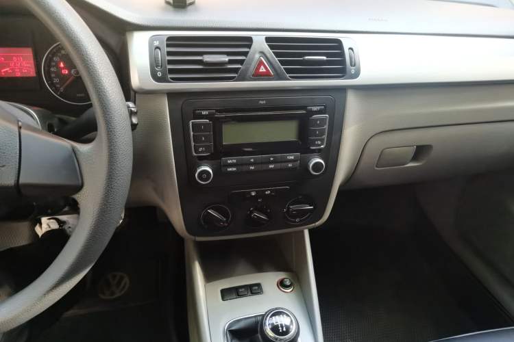Used Volkswagen Bora 2012 1.6L Manual Fashion Edition Audio And AC Panel