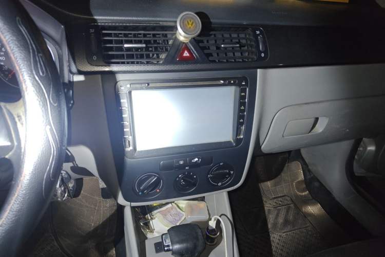 Used Volkswagen Bora 2012 1.6L Automatic Comfort Edition Audio And AC Panel
