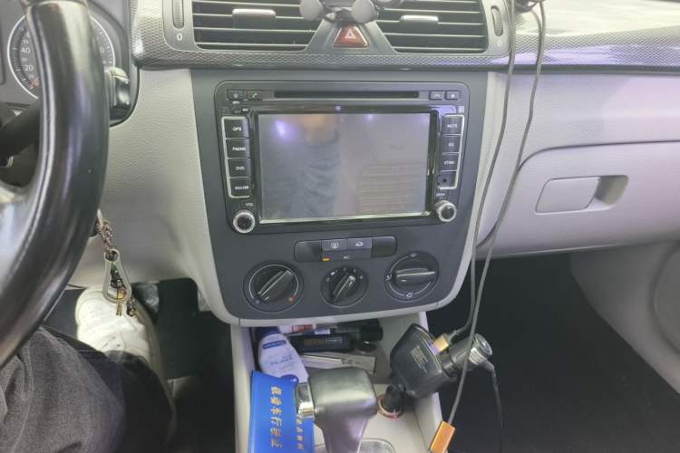 Used Volkswagen Bora 2012 1.6L Automatic Comfortable Value Edition Audio And AC Panel