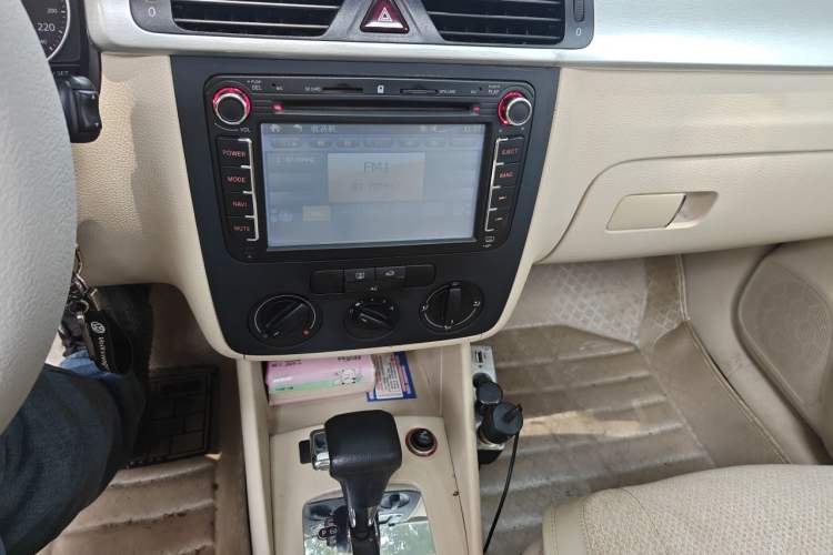 Used Volkswagen Bora 2012 1.6L Automatic Fashion Value Edition Audio And AC Panel
