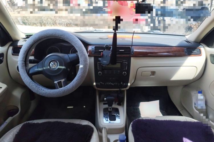 Used Volkswagen Bora 2012 1.6L Automatic Comfortable Value Edition Center Console