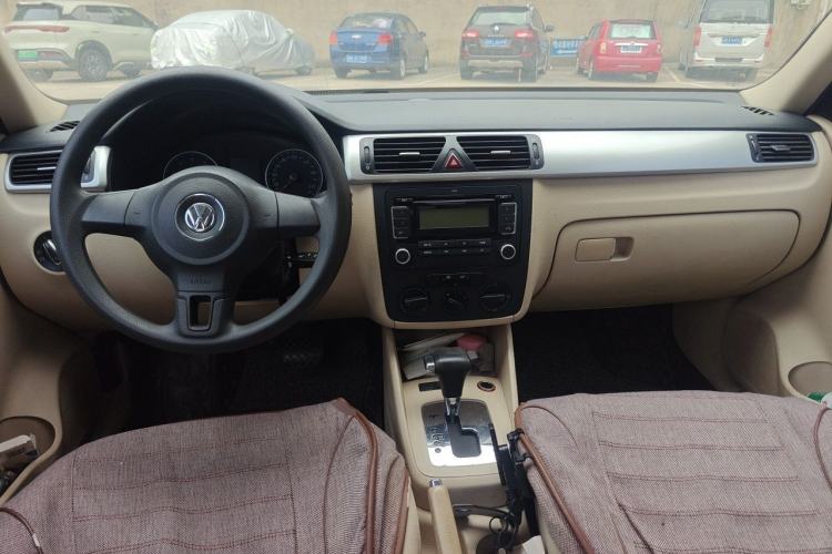 Used Volkswagen Bora 2012 1.6L Automatic Fashion Edition Center Console