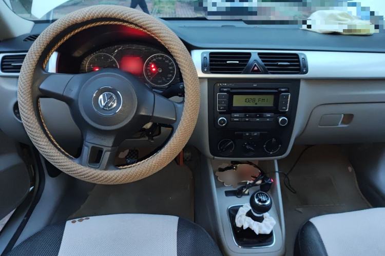 Used Volkswagen Bora 2012 1.6L Manual Fashion Edition Center Console