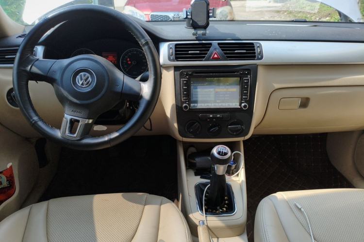 Used Volkswagen Bora 2012 1.6L Manual Stylish & Great Value Edition Center Console
