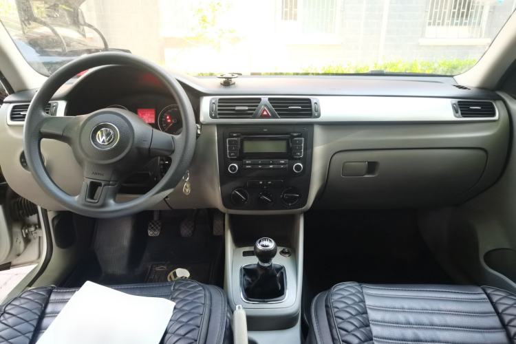 Used Volkswagen Bora 2012 1.6L Manual Fashion Edition Center Console
