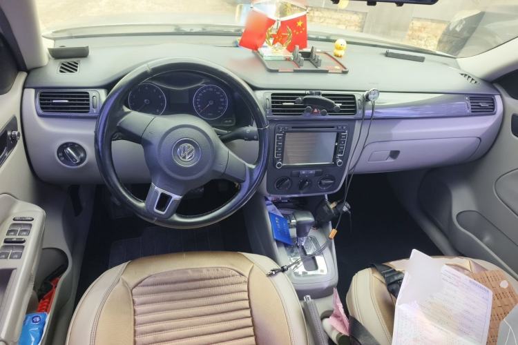Used Volkswagen Bora 2012 1.6L Automatic Comfortable Value Edition Center Console