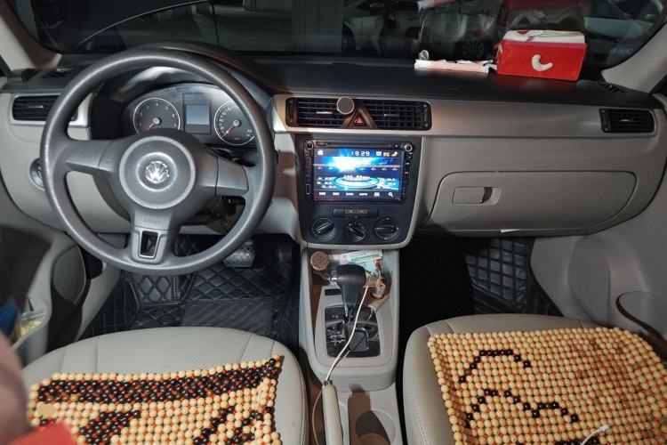 Used Volkswagen Bora 2012 1.6L Automatic Fashion Edition Center Console