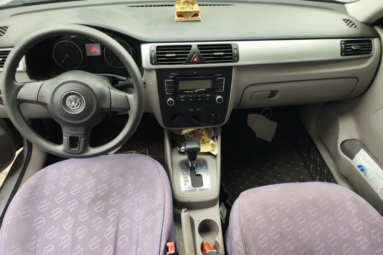 Used Volkswagen Bora 2012 1.6L Automatic Fashion Edition Center Console