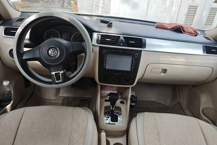 Used Volkswagen Bora 2012 1.6L Automatic Fashion Value Edition Center Console