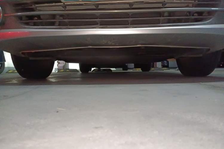 Used Volkswagen Bora 2012 1.6L Manual Fashion Edition Chassis Front