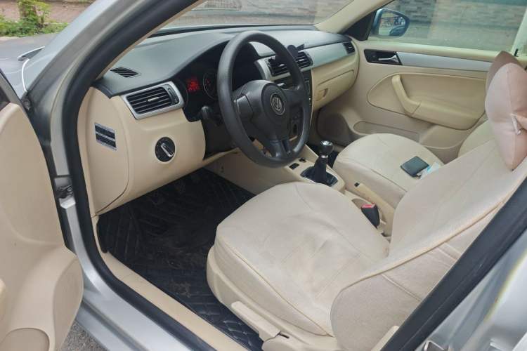 Used Volkswagen Bora 2012 1.6L Manual Fashion Edition Driver Seat