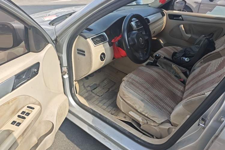 Used Volkswagen Bora 2012 1.6L Manual Fashion Edition Driver Seat