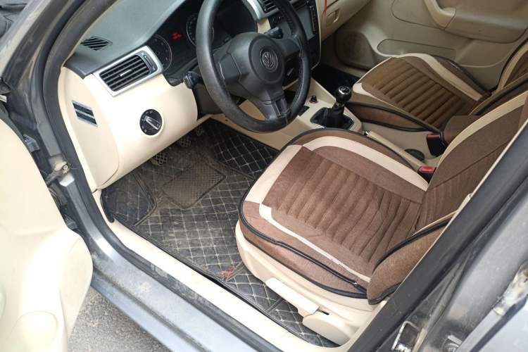 Used Volkswagen Bora 2012 1.6L Manual Fashion Edition Driver Seat