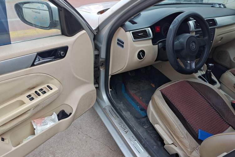 Used Volkswagen Bora 2012 1.6L Manual Fashion Edition Driver Seat