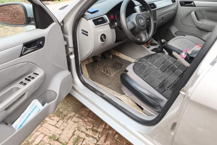 Used Volkswagen Bora 2012 1.6L Manual Fashion Edition Driver Seat