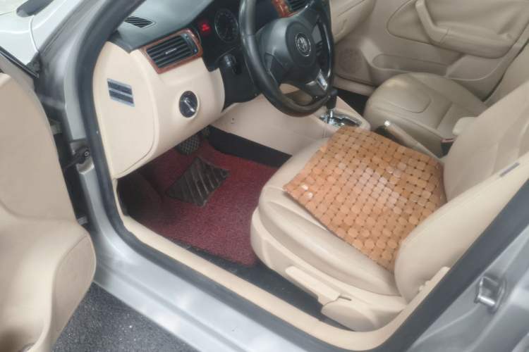 Used Volkswagen Bora 2012 1.6L Automatic Comfort Edition Driver Seat
