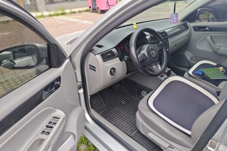 Used Volkswagen Bora 2012 1.6L Automatic Comfort Edition Driver Seat