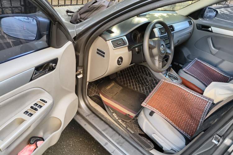 Used Volkswagen Bora 2012 1.6L Automatic Fashion Edition Driver Seat