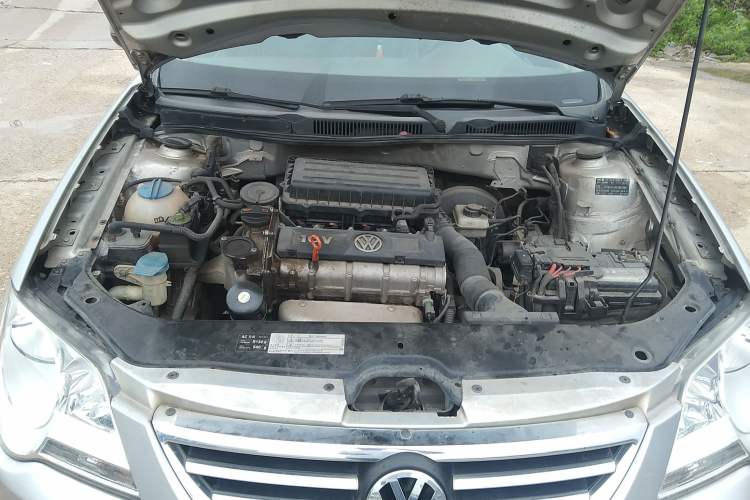Used Volkswagen Bora 2012 1.6L Manual Fashion Edition Engine Bay