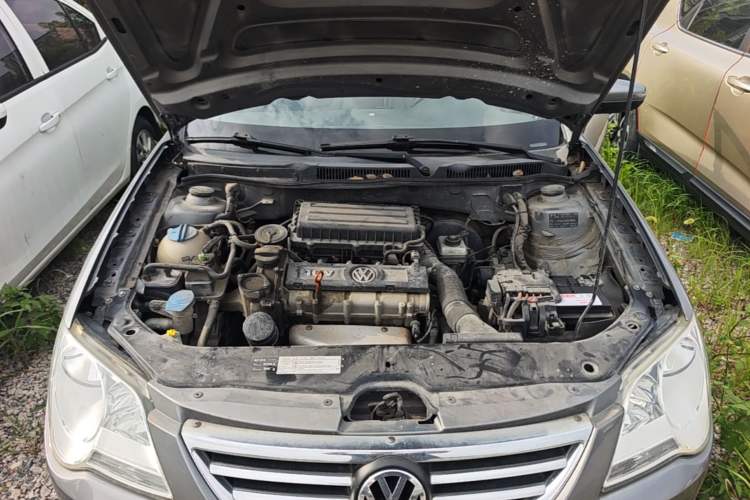 Used Volkswagen Bora 2012 1.6L Automatic Comfort Edition Engine Bay