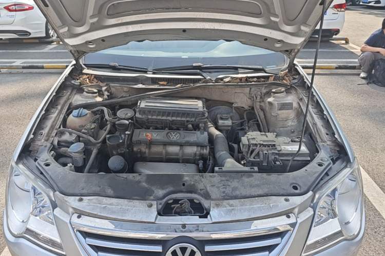 Used Volkswagen Bora 2012 1.6L Manual Fashion Edition Engine Bay