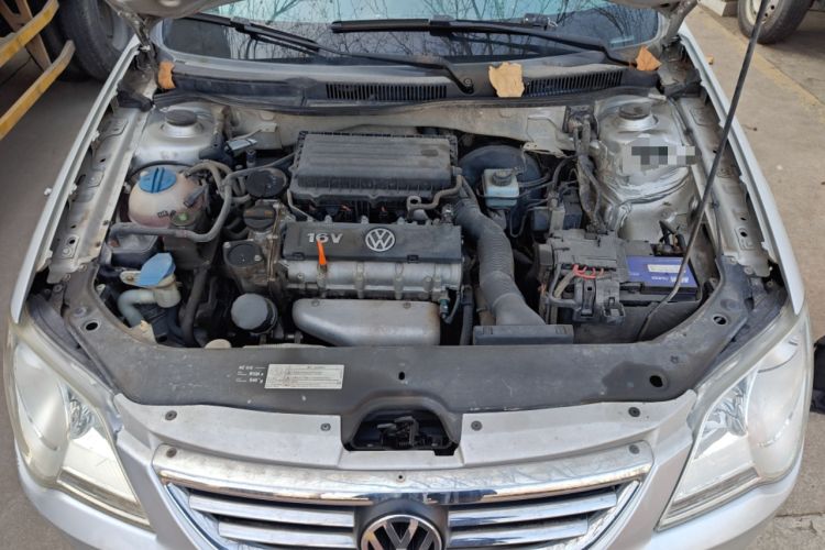 Used Volkswagen Bora 2012 1.6L Manual Fashion Edition Engine Bay