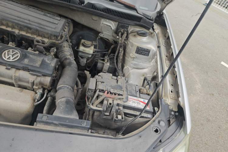 Used Volkswagen Bora 2012 1.6L Manual Fashion Edition Engine Bay Left