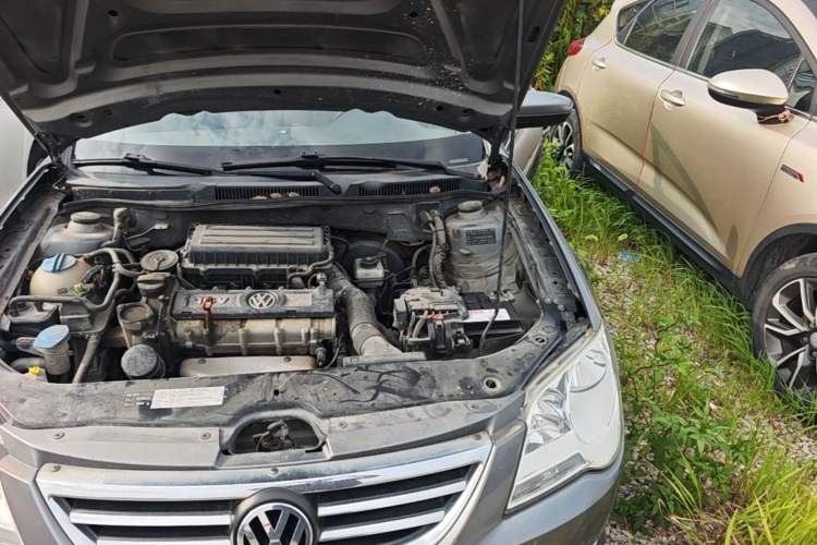 Used Volkswagen Bora 2012 1.6L Automatic Comfort Edition Engine Bay Left