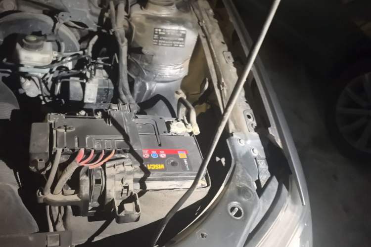 Used Volkswagen Bora 2012 1.6L Manual Comfort Value Edition Engine Bay Left