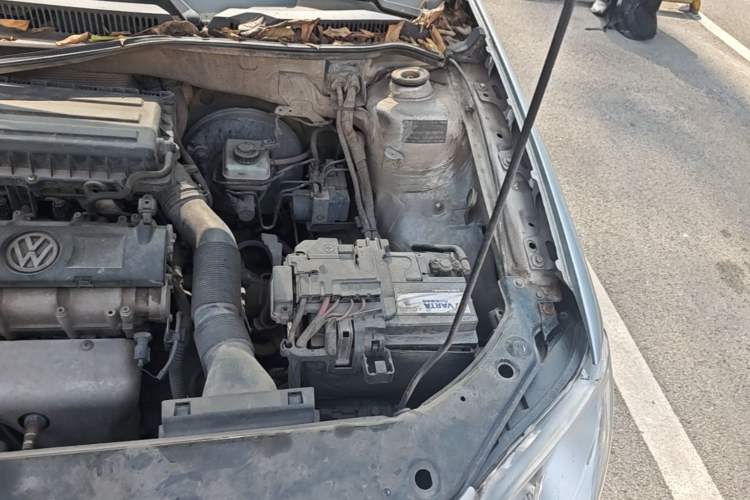Used Volkswagen Bora 2012 1.6L Manual Fashion Edition Engine Bay Left