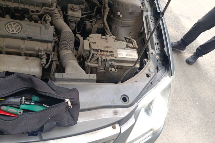 Used Volkswagen Bora 2012 1.6L Manual Fashion Edition Engine Bay Left