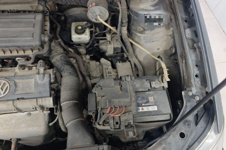 Used Volkswagen Bora 2012 1.6L Automatic Fashion Edition Engine Bay Left